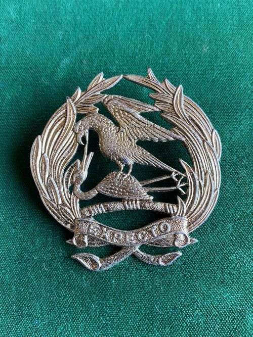 1ST CITY REGIMENT TOM O`SHANTER BADGE-WORN POST 1952- 2 PINS (REPLACED)