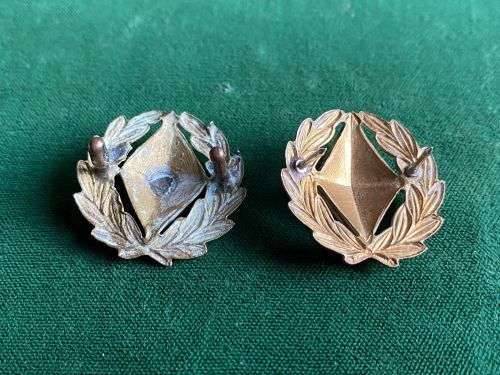 KIMBERLEY BI/M COLLAR BADGE PAIR-WORN FOMN 1922-LUGS + PINS INTACT