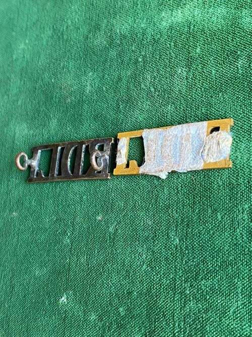 DURBAN LIGHT INFANTRY BRASS TITLE PAIR-WORN FROM 1935-THE ONE TITLE WITHOUT LUGS