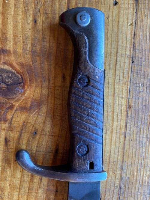 GERMAN S98/05- A BUTCHER BAYONET-THIS ONE MADE WITH A PLAIN BLADE WITHOUT SAW BACK-THE BACK OF THE B