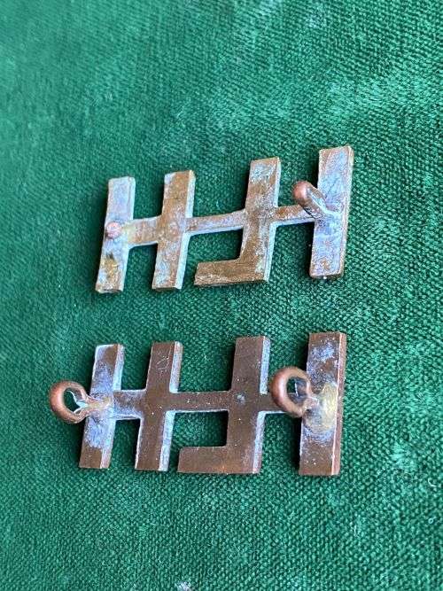 IMPERIAL LIGHT HORSE BRASS TITLE PAIR-WORN POST 1922-ONE LUG MISSING