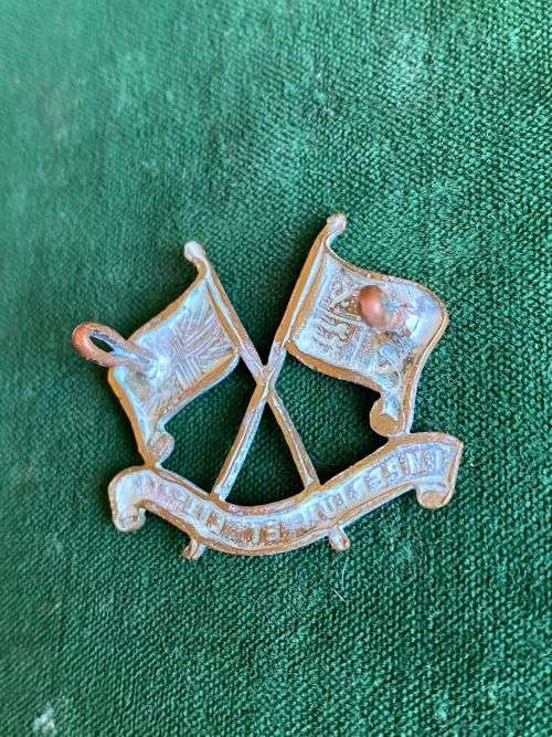 IMPERIAL LIGHT HORSE GILDING METAL CAP BADGE-WORN 1913-1965- 2 LUGS