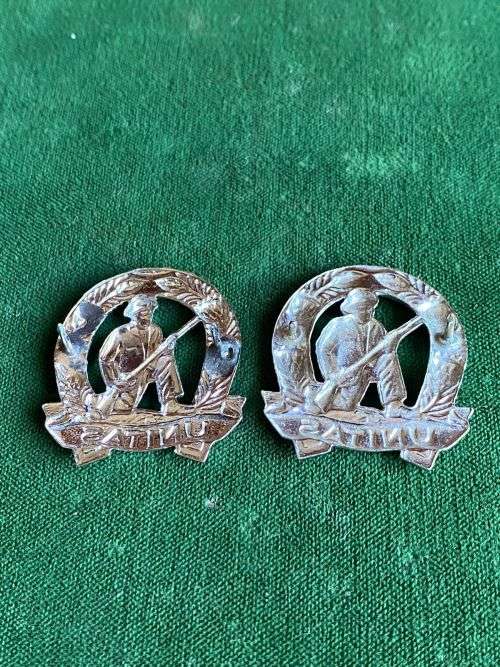 CHROME COMMANDOS COLLAR BADGE PAIR-PINS INTACT