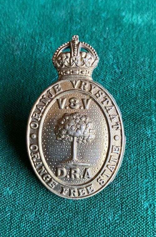 DEFENCE RIFLE ASSOCIATION CAP BADGE OFS-WORN 1923-1943- 2 LUGS