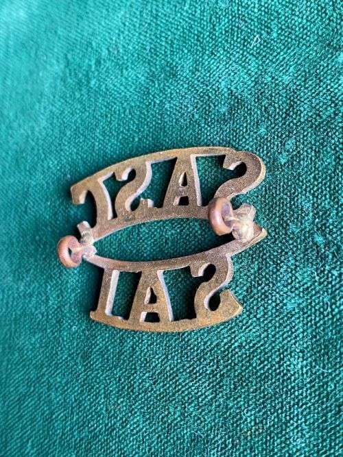 SA SERVICE CORPS BRASS TITLE-WORN 1926-1937- 2 LUGS