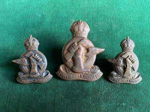 Q SERVICES CAP AND COLLARS IN BRASS-WORN 1939-49-LUGS INTACT