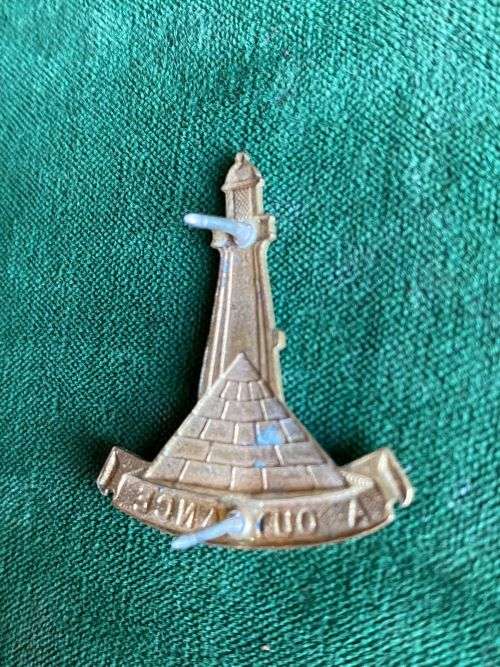 REGIMENT ALGOA BAY GILT CAP BADGE-WORN 1964-1970`S- 2 PINS