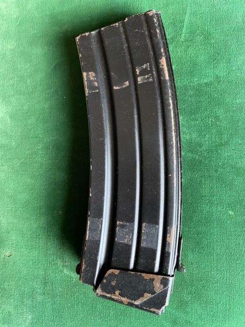 METAL 5.56 RIFLE MAGAZINE TO FIT R4/R5/R6/LM4/LM5/LM6- 30 ROUNDS -USED BUT VERY GOOD CONDITION