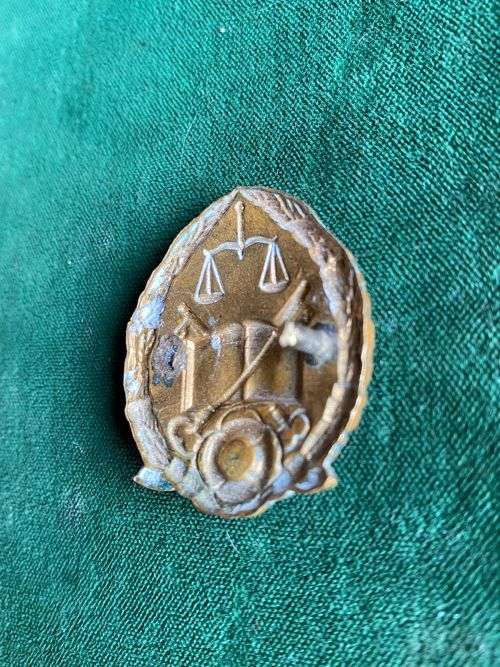 REP OF SA PRISONS SERVICE CAP BADGE-ONE LUG