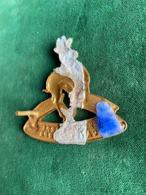 SA SCHOOL CADETS GILT CAP BADGE-ONE SCREW LUG