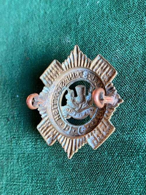 TRANSVAAL 8 INFANTRY SCOTTISH BRASS SPORRAN BADGE- ALSO WORN ON OFFICERS PEAKED CAP 1922-1939-2 LUGS