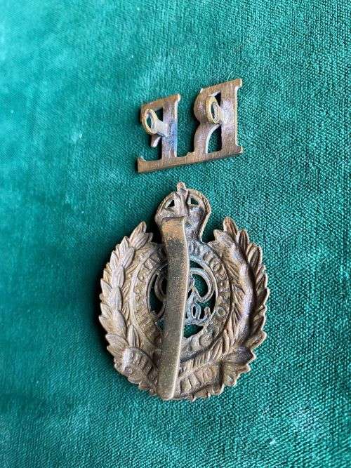 ROYAL ENGINEERS CAP BADGE AND TITLE-1914-18-LUGS + SLIDER COMPLETE
