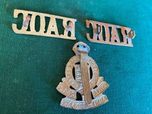 ROYAL ARMY ORDNANCE CORPS CAP AND 2X TITLES-WORN POST 1918-LUGS + SLIDER COMPLETE