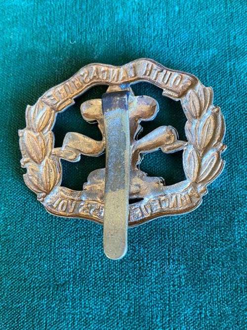 THE PRINCE OF WALES VOLUNTEERS(SOUTH LANCASHIRE REGT.) CAP BADGE POST 1916