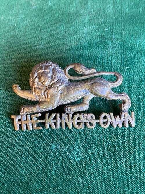 4TH FOOT, THE KINGS OWN CAP BADGE-1890`S-1958- 2 LUGS