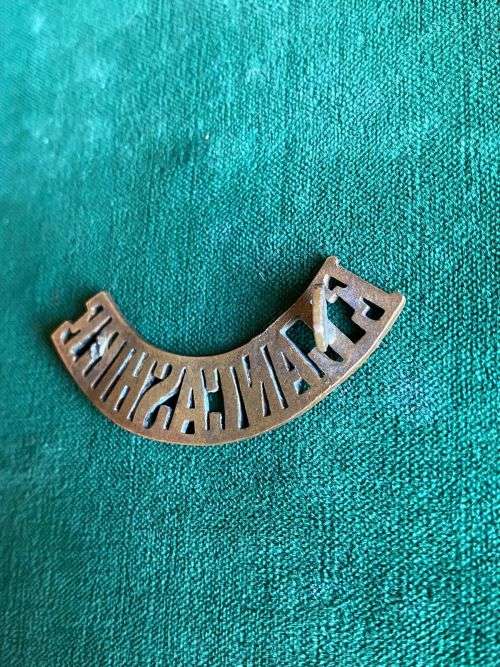 EAST LANCS REGT. BRASS TITLE -ONE LUG