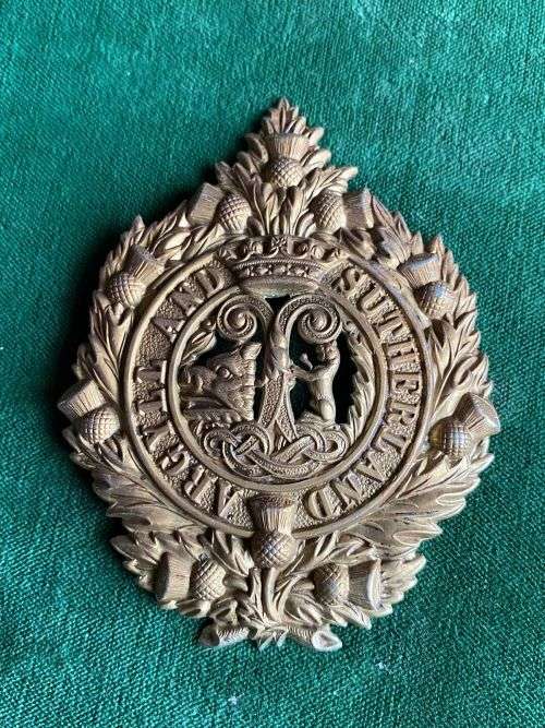 ARGYLL AND SUTHERLAND HIGHLANDERS CAP BADGE-WORN 1908-1958- NO LUGS