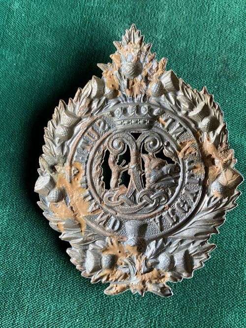 ARGYLL AND SUTHERLAND HIGHLANDERS CAP BADGE-WORN 1908-1958- NO LUGS