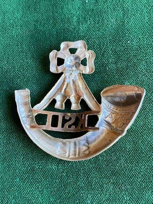 KINGS SHROPSHIRE LIGHT INFANTRY CAP BADGE-1882-1950- NO LUGS