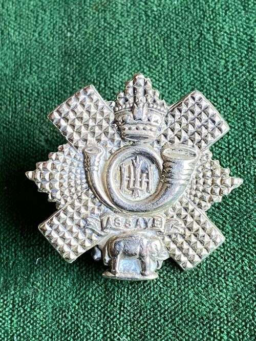 THE HIGHLAND LIGHT INFANTRY-WITH SMALL SCROLL COLLAR BADGE,WHITE METAL 1902-52-ONE LUG