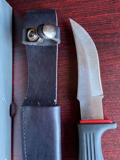 JAPAN KERSHAW KNIFE WITH RUBBER HANDLE IN LEATHER SHEETH IN ORIGINAL BOX-OVERALL LENGTH 26 CM