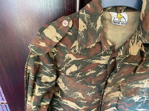 SWA KOEVOET CAMO JACKET,A SIZE MEDIUM BUT WILL FITT LARGE-MEASURES 62CM ARMPIT TO ARMPIT-GOOD CONDI