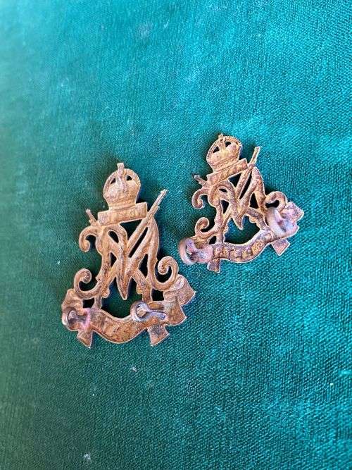 ROYAL NATAL CARBINEERS BLACKENED COLLAR BADGE-WORN 1939-45-LUGS INTACT