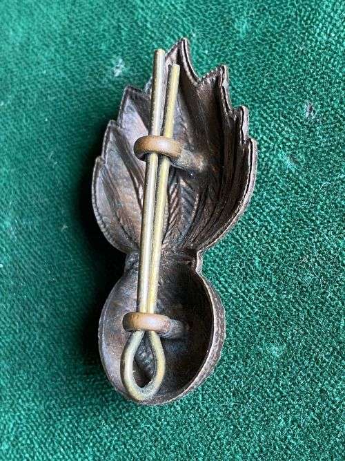 DARKENED BRASS SA ARTILLERY CAP BADGE- 2 LUGS