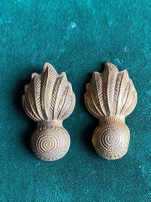SA ARTILLERY COLLAR BADGE PAIR IN GILT-WORN POST 1961- 2 PINS MISSING