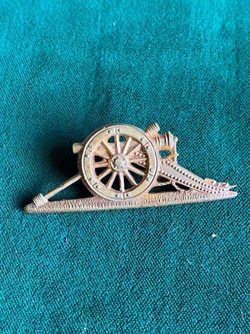 SA FIELD ARTILLERY BRASS ARM BADGE-WORN BY SERGEANTS AND STAFF SERGEANTS ABOVE CHEVRONS-WW1-2 LUGS