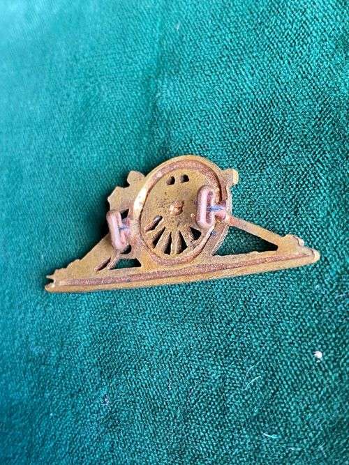 SA FIELD ARTILLERY BRASS ARM BADGE-WORN BY SERGEANTS AND STAFF SERGEANTS ABOVE CHEVRONS-WW1-2 LUGS