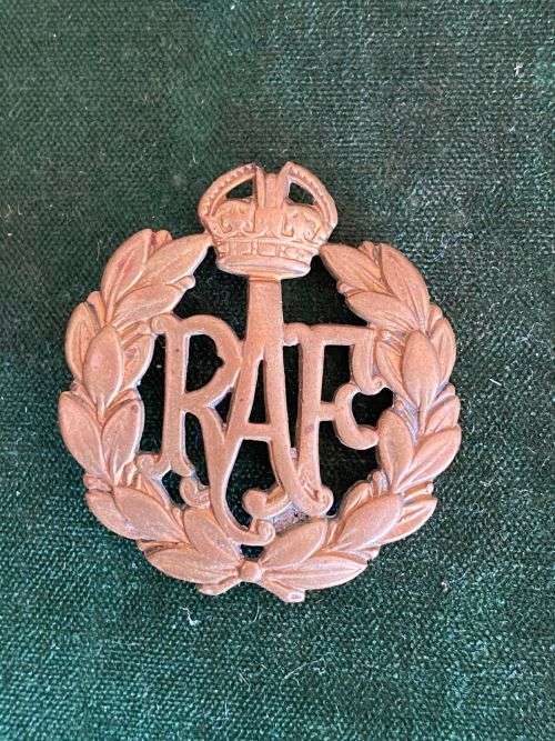 ROYAL AIR FORCE BRASS CAP BADGE- ONE LUG
