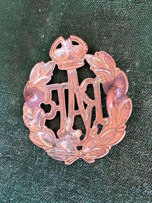 ROYAL AIR FORCE BRASS CAP BADGE- ONE LUG