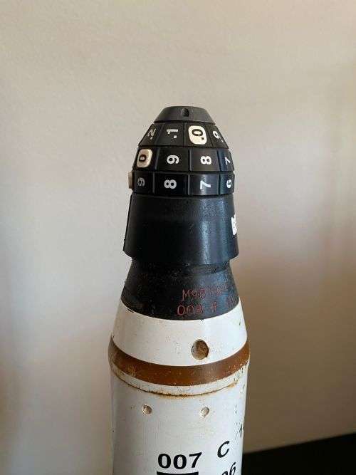 SADF 60 MM ILLUMINATION MORTAR WITH PROXIMITY SETTING-HEIGHT 39 CM INERT