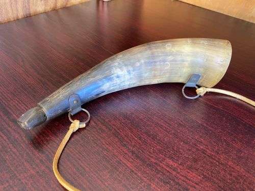 VINTAGE GUNPOWDER HORN-PERIOD UNKNOWN-TOTAL LENGTH 31 CM