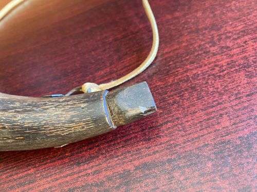 VINTAGE GUNPOWDER HORN-PERIOD UNKNOWN-TOTAL LENGTH 31 CM