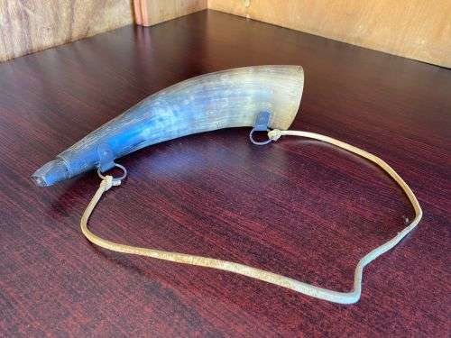 VINTAGE GUNPOWDER HORN-PERIOD UNKNOWN-TOTAL LENGTH 31 CM