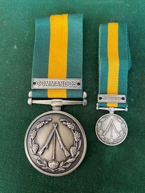 CLOSURE OF COMMANDOS FULL SIZE AND MINIATURE MEDALS-WITH BARS-FULL SIZE IS NUMBERED