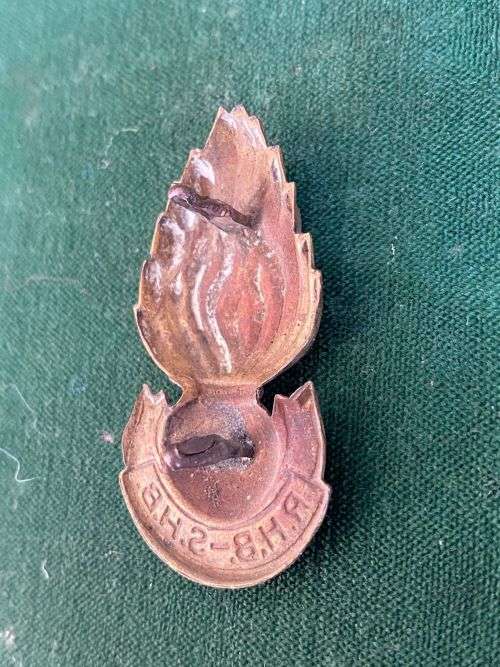 SA RAILWAYS AND HARBOURS BRIGADE COLLAR BADGE-WORN 1921-1929 AND 1940-57- 2 LUGS (DAMAGED)