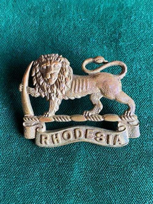 RHODESIA GENERAL SERVICE CORPS CAP BADGE-WORN 1940`S- 2 LUGS