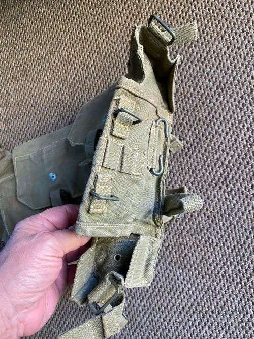 RHODESIA PATTERN 63 KIDNEY POUCHES WEBBING-STAMPED L.B. & D.I.F