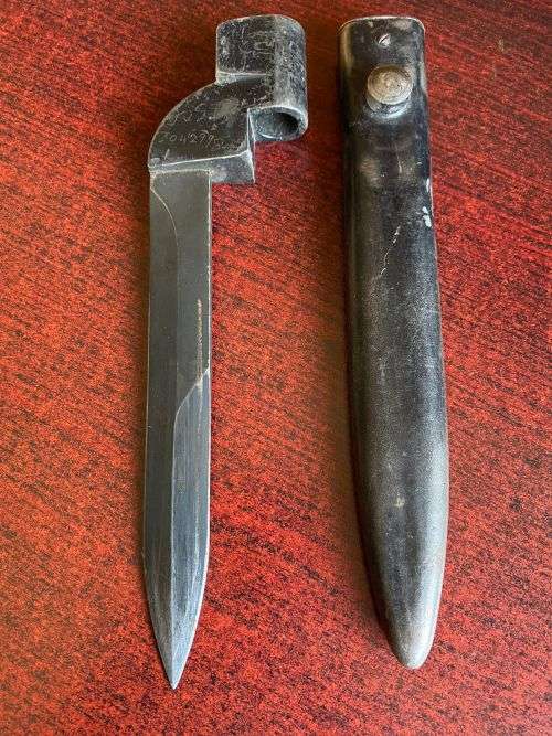 SOUTH AFRICA NO 9 BAYONET COMES WITH METAL SCABBARD