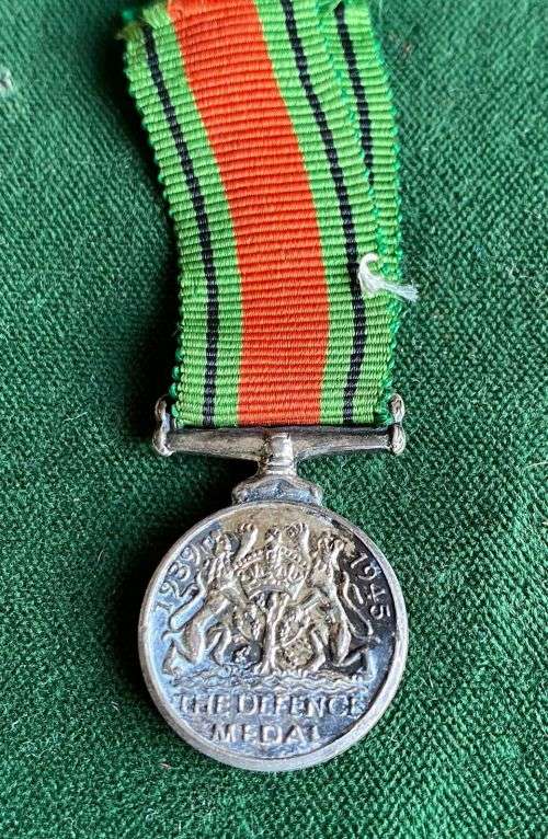 MINIATURE WW2 DEFENCE MEDAL