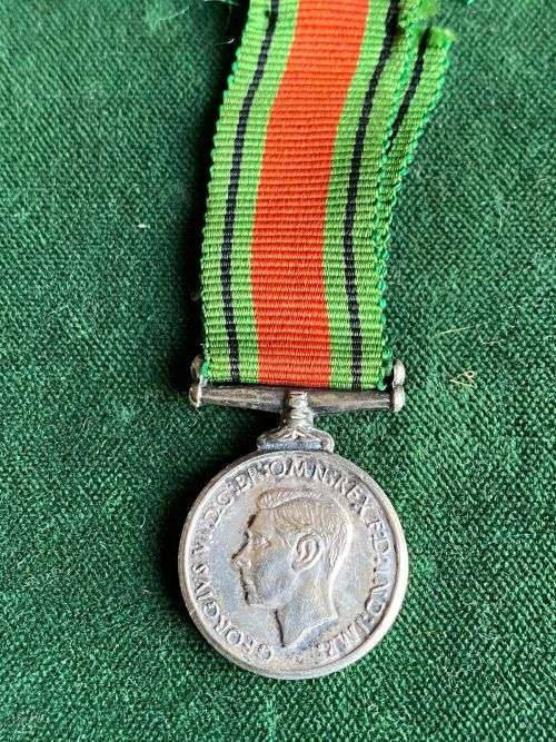 MINIATURE WW2 DEFENCE MEDAL