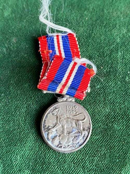 MINNIATURE WW2 WAR MEDAL