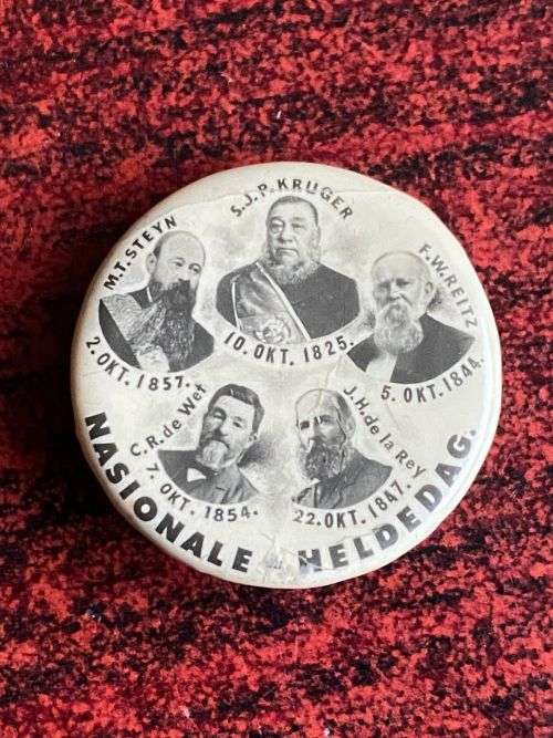 BOER WAR NASIONALE HELDEDAG-STICK BADGE-PIN COMPLETE
