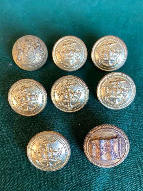 SELECTION OF 8 GILT NAVAL BUTTONS-DIAMETER 25 MM