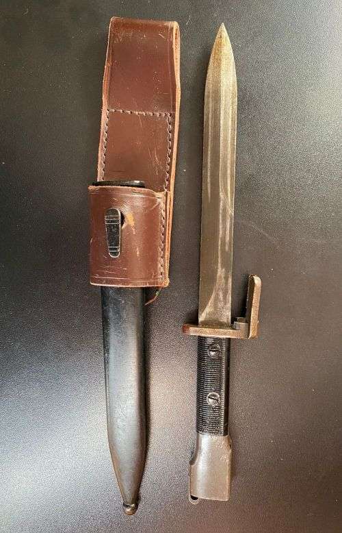 FN FAL BAYONET WITH METAL SCABBARD AND LEATHER FROG-PLASTIC GRIPS
