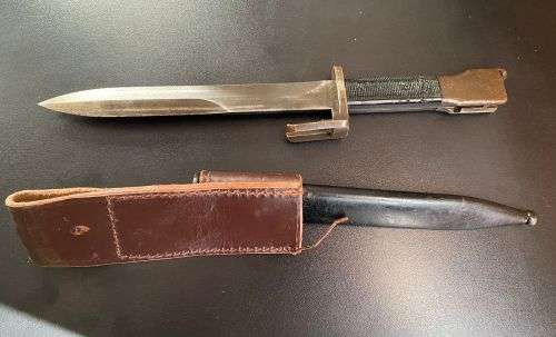 FN FAL BAYONET WITH METAL SCABBARD AND LEATHER FROG-PLASTIC GRIPS
