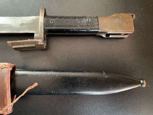 FN FAL BAYONET WITH METAL SCABBARD AND LEATHER FROG-PLASTIC GRIPS